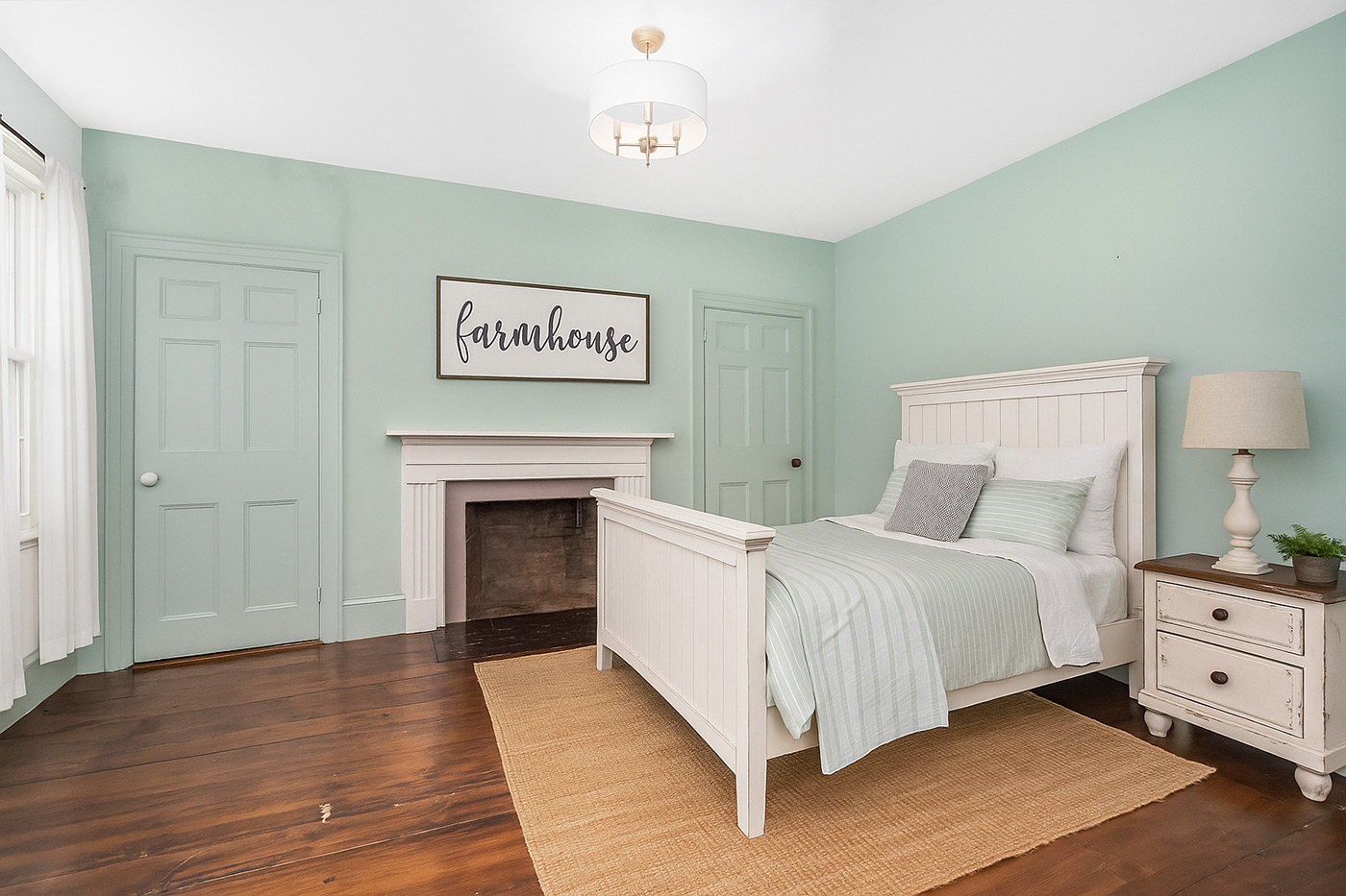20251024_1108_Farmhouse-Bedroom-Decor_remix_01k8bc3rg2e8yrpfdw5hd654vz